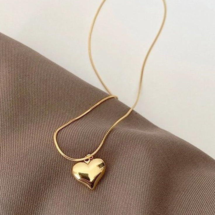 Minimal Gold Heart Pendant Necklace